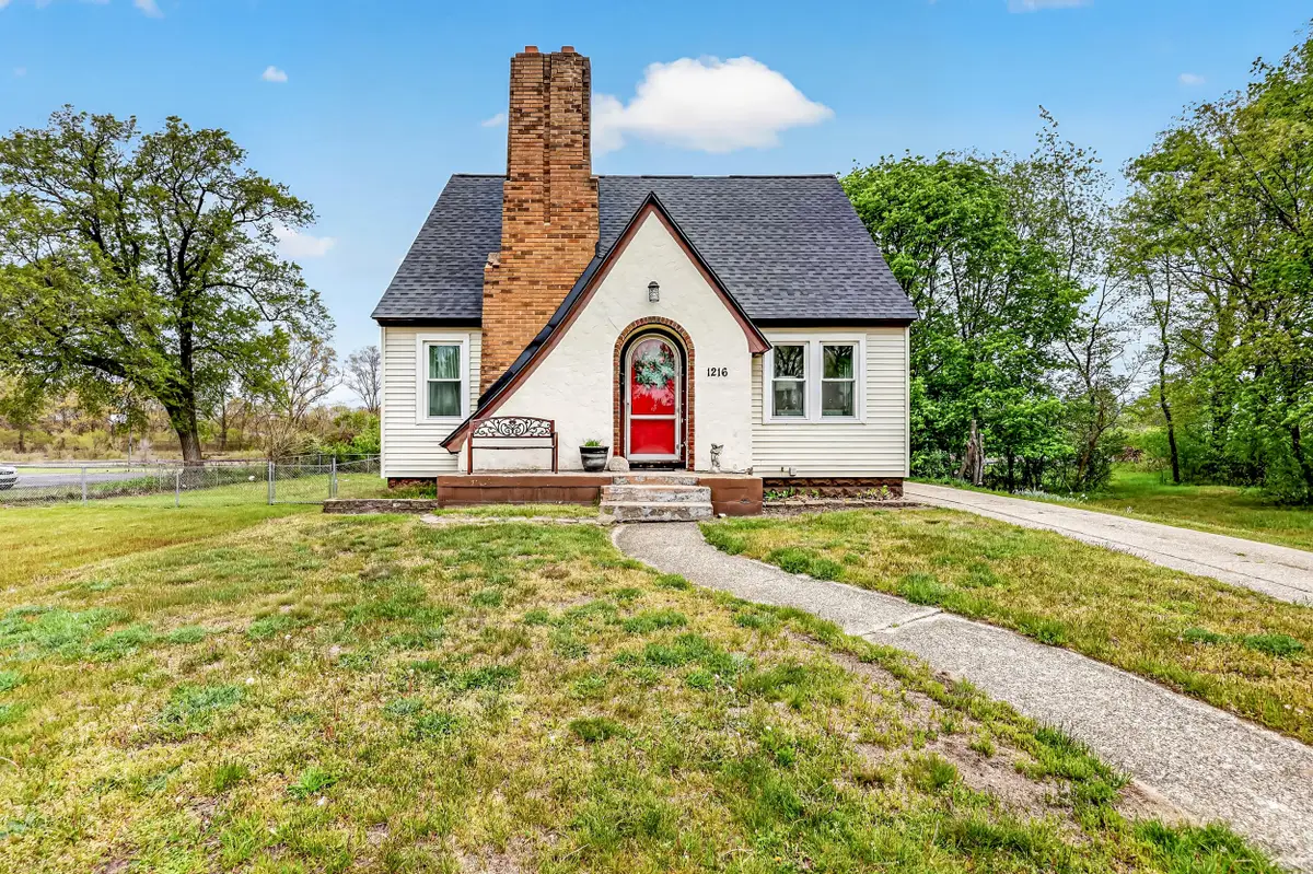 1216 W Broadway Avenue, Muskegon, MI 49441 - #1