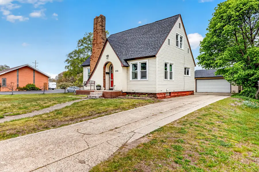 1216 W Broadway Avenue, Muskegon, MI 49441 - #3