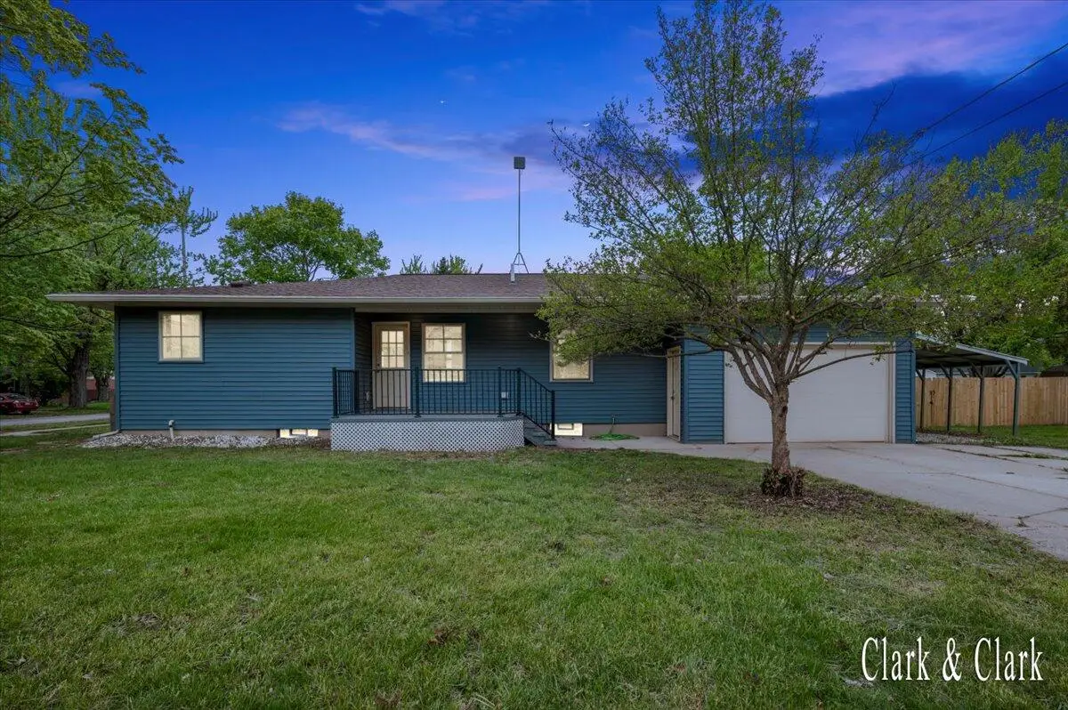 6 N Park Street Ne, Cedar Springs, MI 49319 - #1