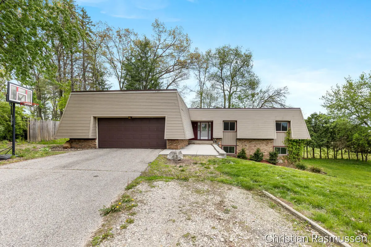 1211 W Frank Drive, Greenville, MI 48838 - #1