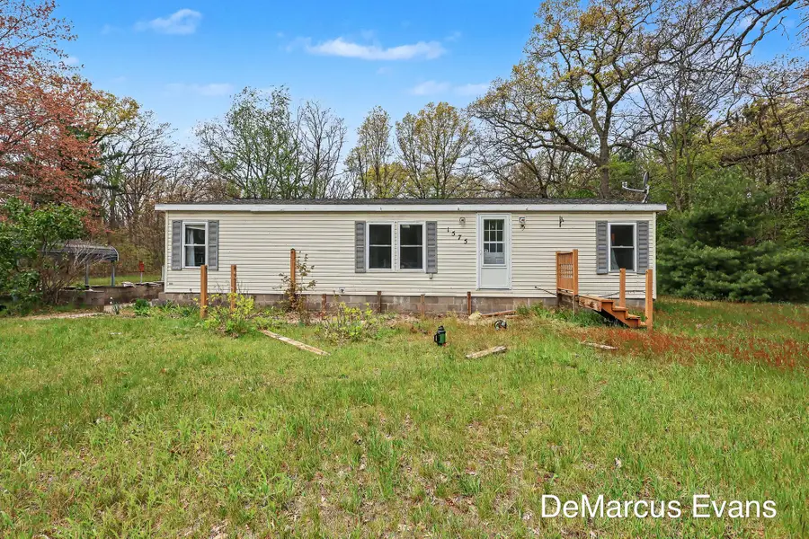 1575 S Brooks Road, Muskegon, MI 49442 - #2