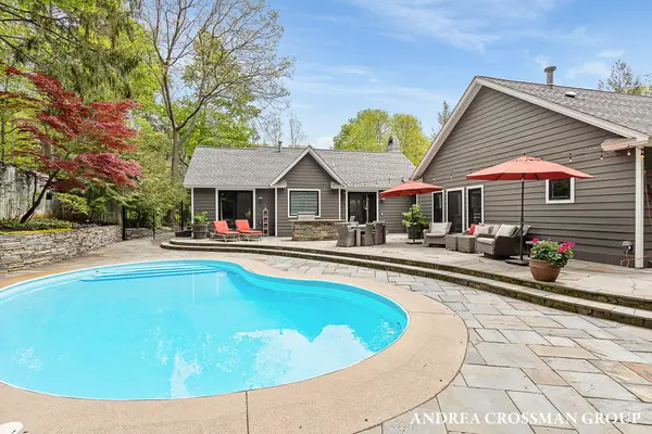 2338 Lakeshore Drive, Fennville, MI 49408