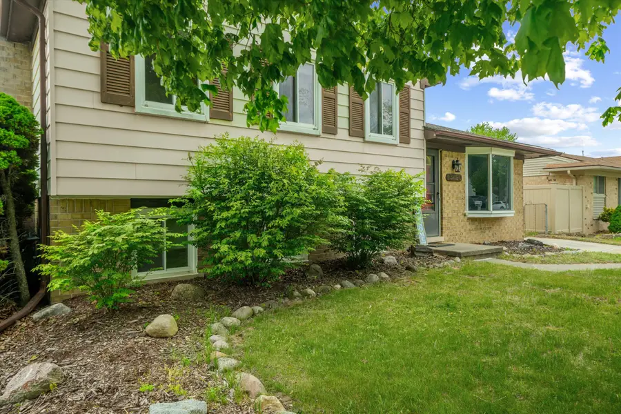 15420 Burr Street, Taylor, MI 48180 - #3