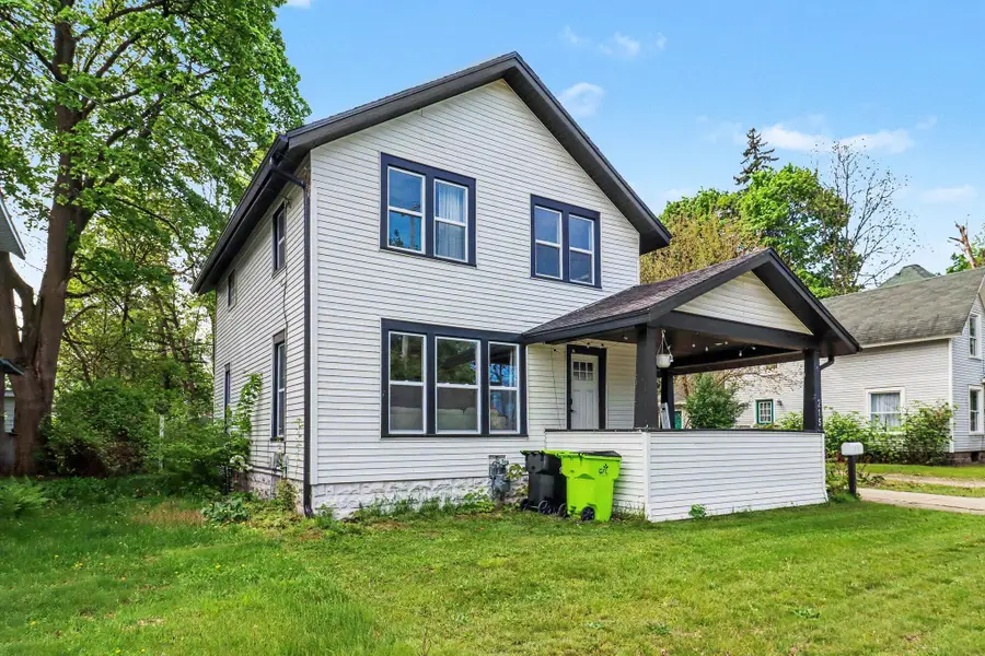 215 E Washington Street, Greenville, MI 48838 - #2