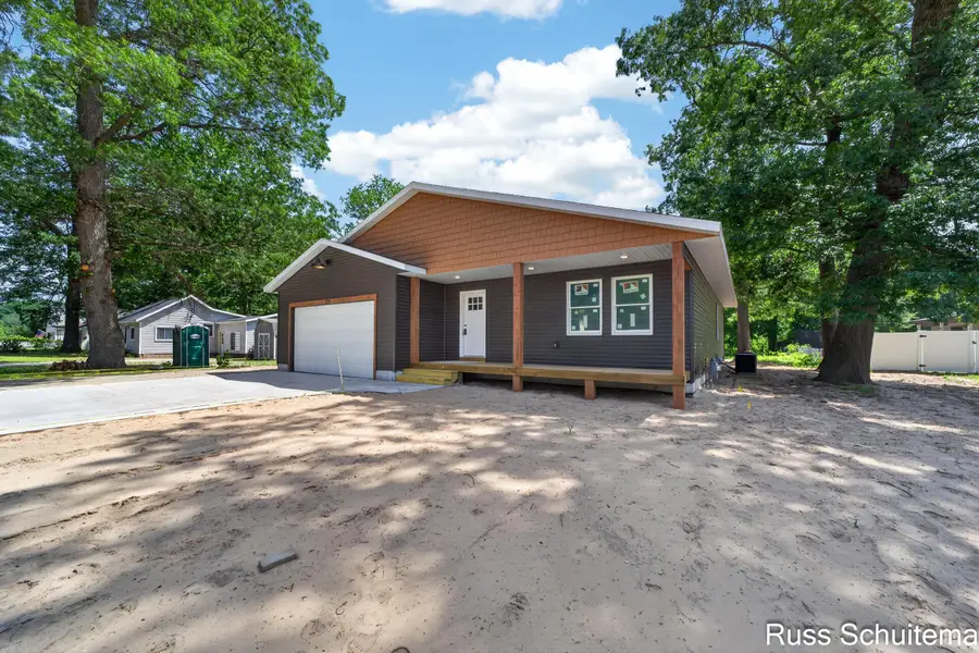 170 N 6th Avenue, Fruitport, MI 49415 - #3
