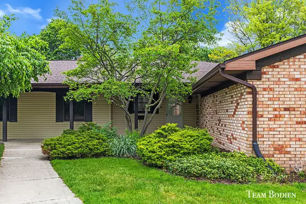 201 Bona Vista Drive Nw #21, Grand Rapids, MI 49504