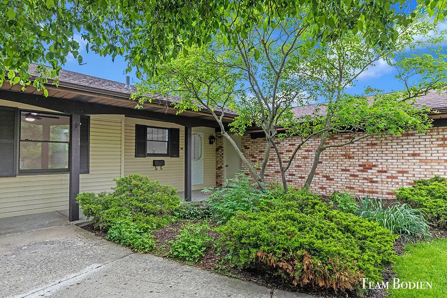 201 Bona Vista Drive Nw #21, Grand Rapids, MI 49504 - #2