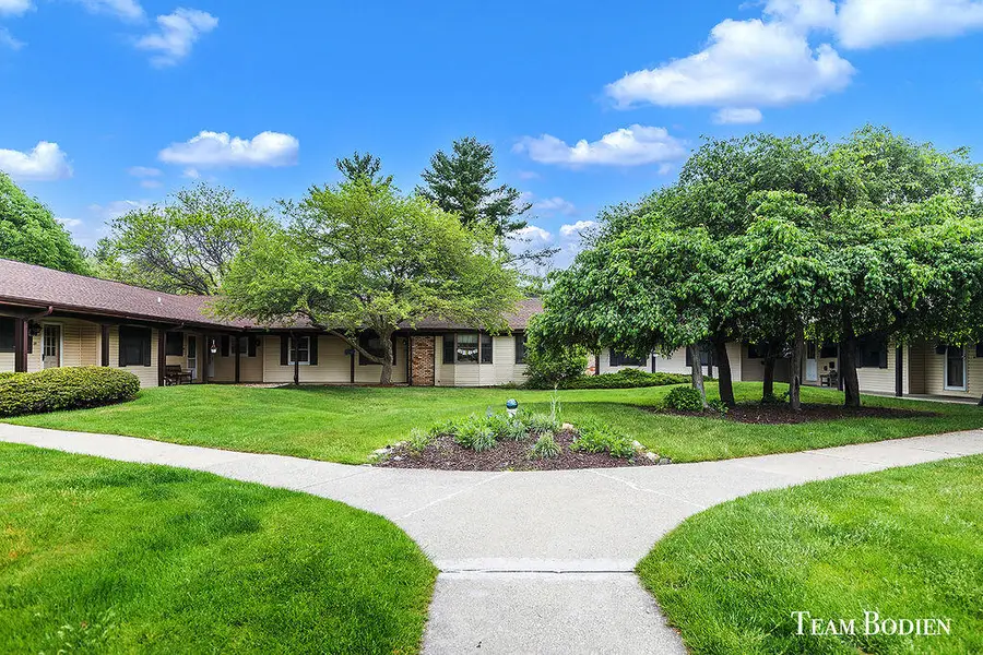 201 Bona Vista Drive Nw #21, Grand Rapids, MI 49504 - #3