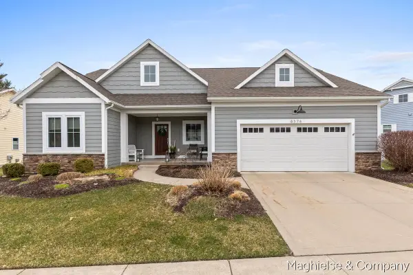 8374 Rose Ridge Drive #70, Rockford, MI 49341