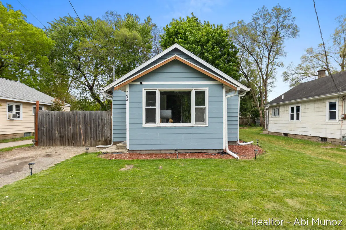 2852 Longstreet Avenue Sw, Wyoming, MI 49509 - #1