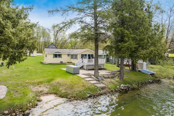 5041 Maple Knoll Drive Ne, Kalkaska, MI 49646