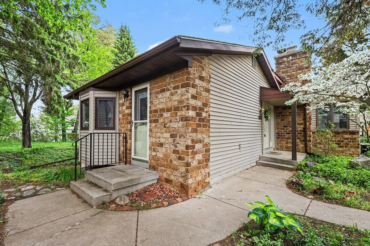 2579 Knightsbridge Road Se, Grand Rapids, MI 49546 - #1