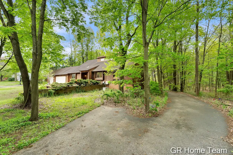 16296 Red Pine Court, Holland, MI 49424 - #2