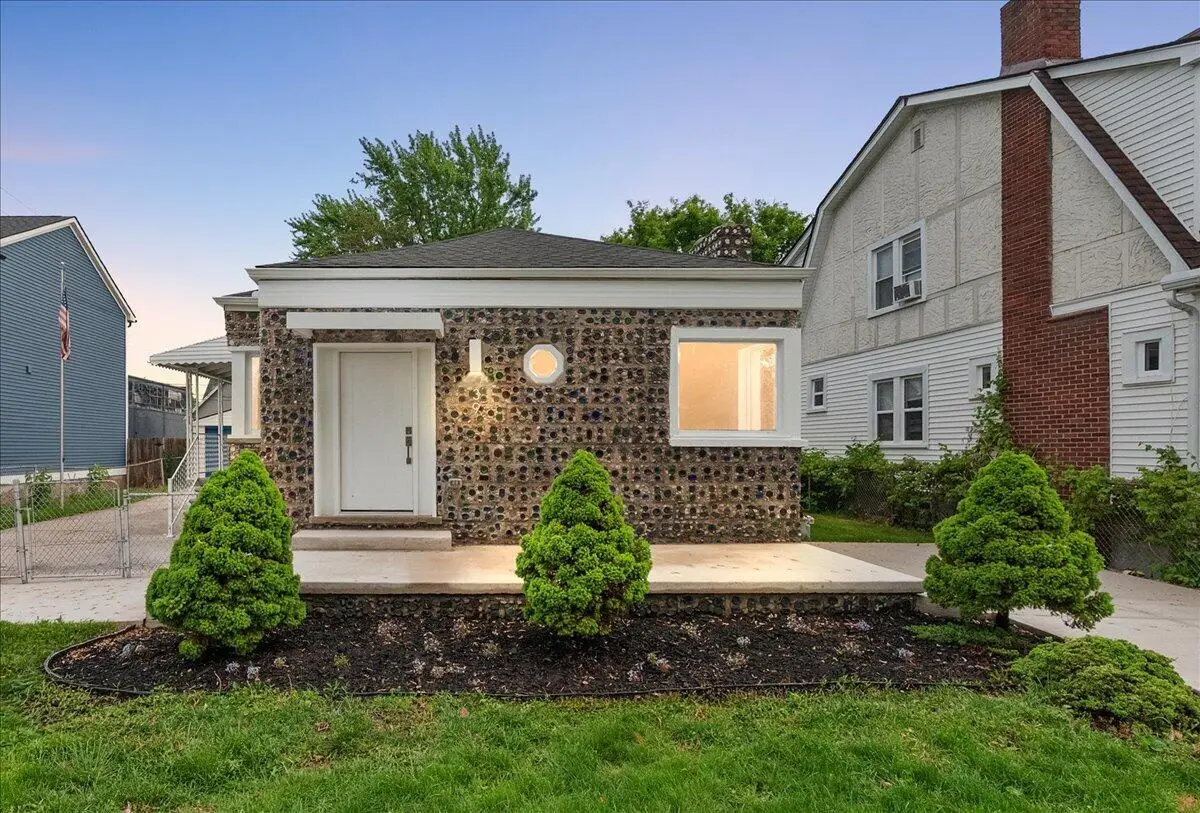 39 W Elza Avenue, Hazel Park, MI 48030 - #1