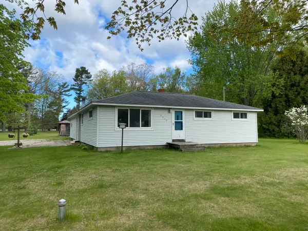 8615 Indian Bay Road, Montague, MI 49437