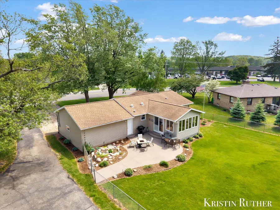 577 Port Sheldon Street Sw, Grandville, MI 49418 - #2