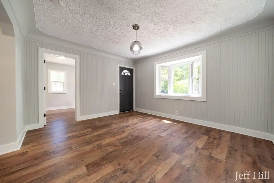 3637 Colonial Avenue Ne, Grand Rapids, MI 49525 - #3