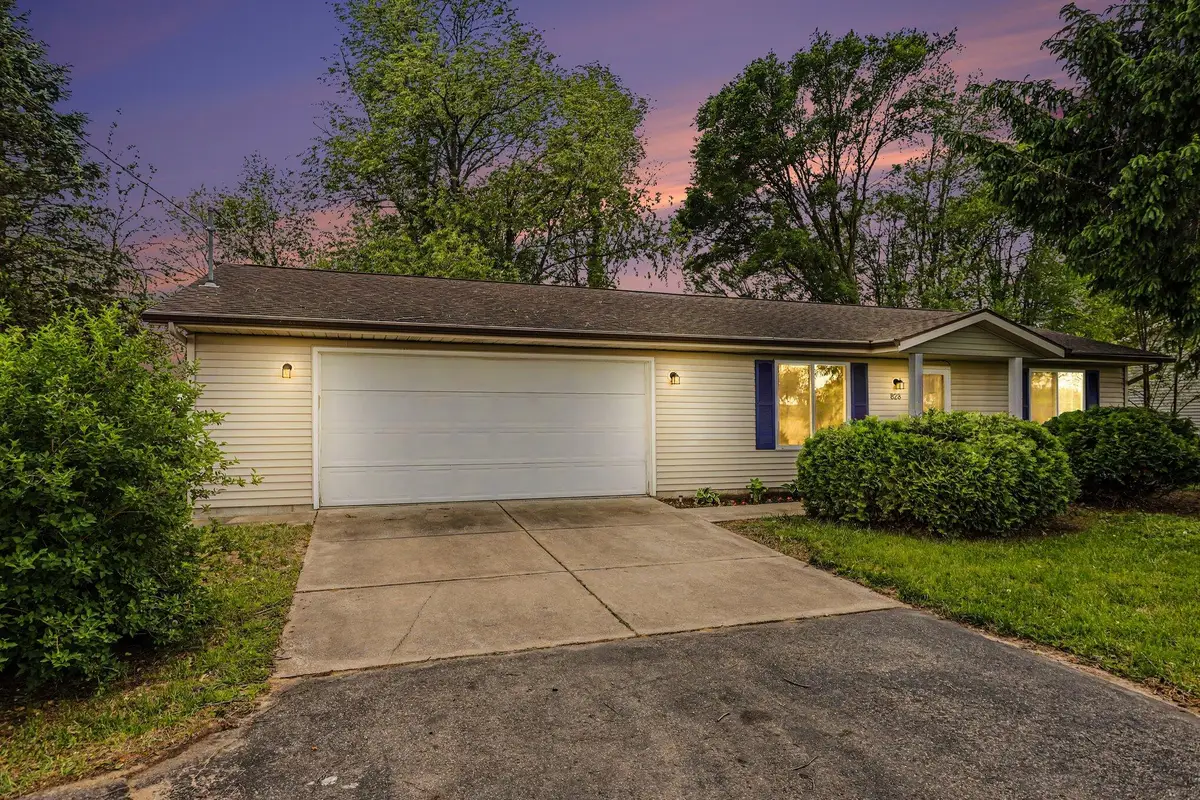 828 106th Avenue, Plainwell, MI 49080 - #1