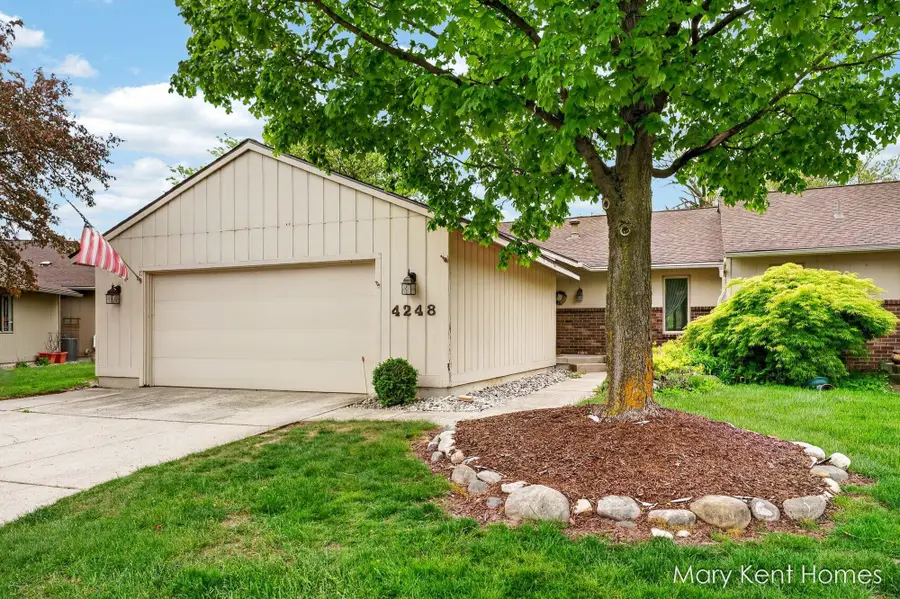 4248 Walnut Hills Lane Se #Unit 65, Grand Rapids, MI 49512 - #2