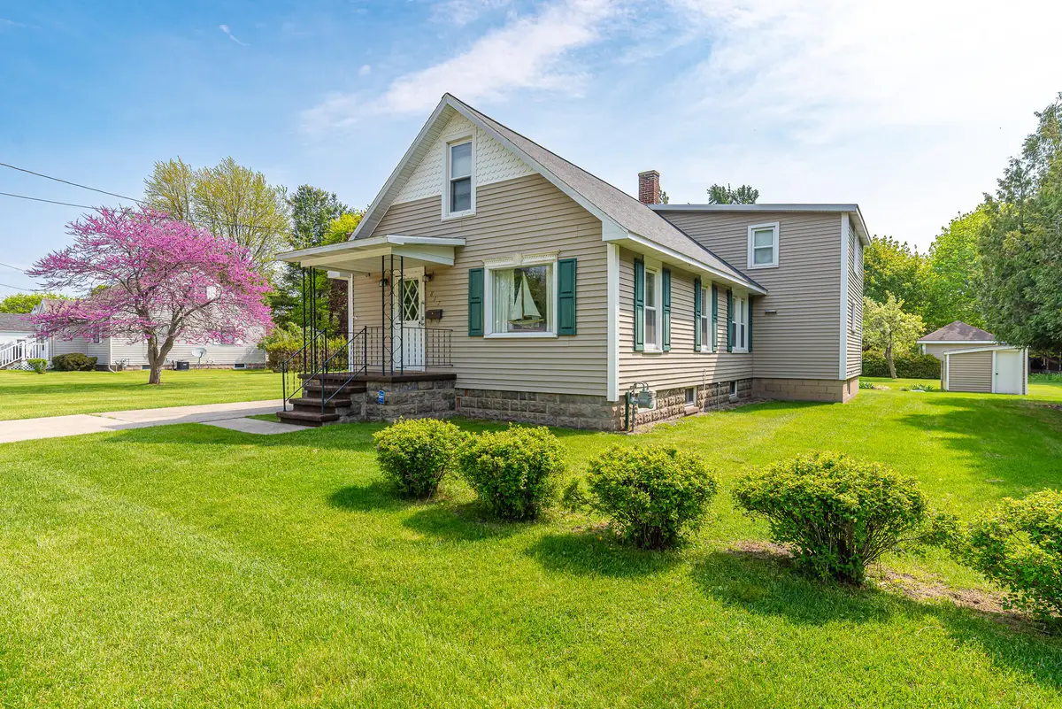 817 Oak Street, Manistee, MI 49660 - #1