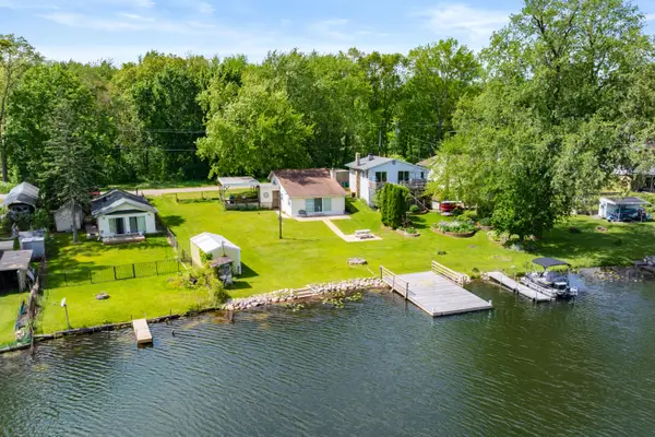 92415 Gravel Lake Drive, Lawton, MI 49065