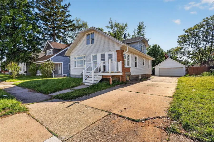 2307 Beverly Avenue Sw, Wyoming, MI 49519 - #3