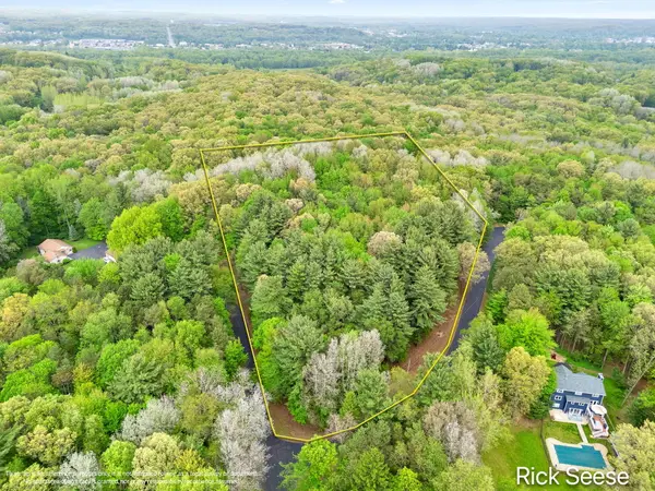 2855 Gulliford Drive Se, Lowell, MI 49331