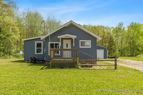 11612 Elm Avenue, Howard City, MI 49329