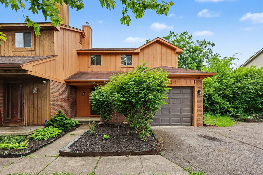 23227 Middlebelt Road, Farmington, MI 48336 - #2