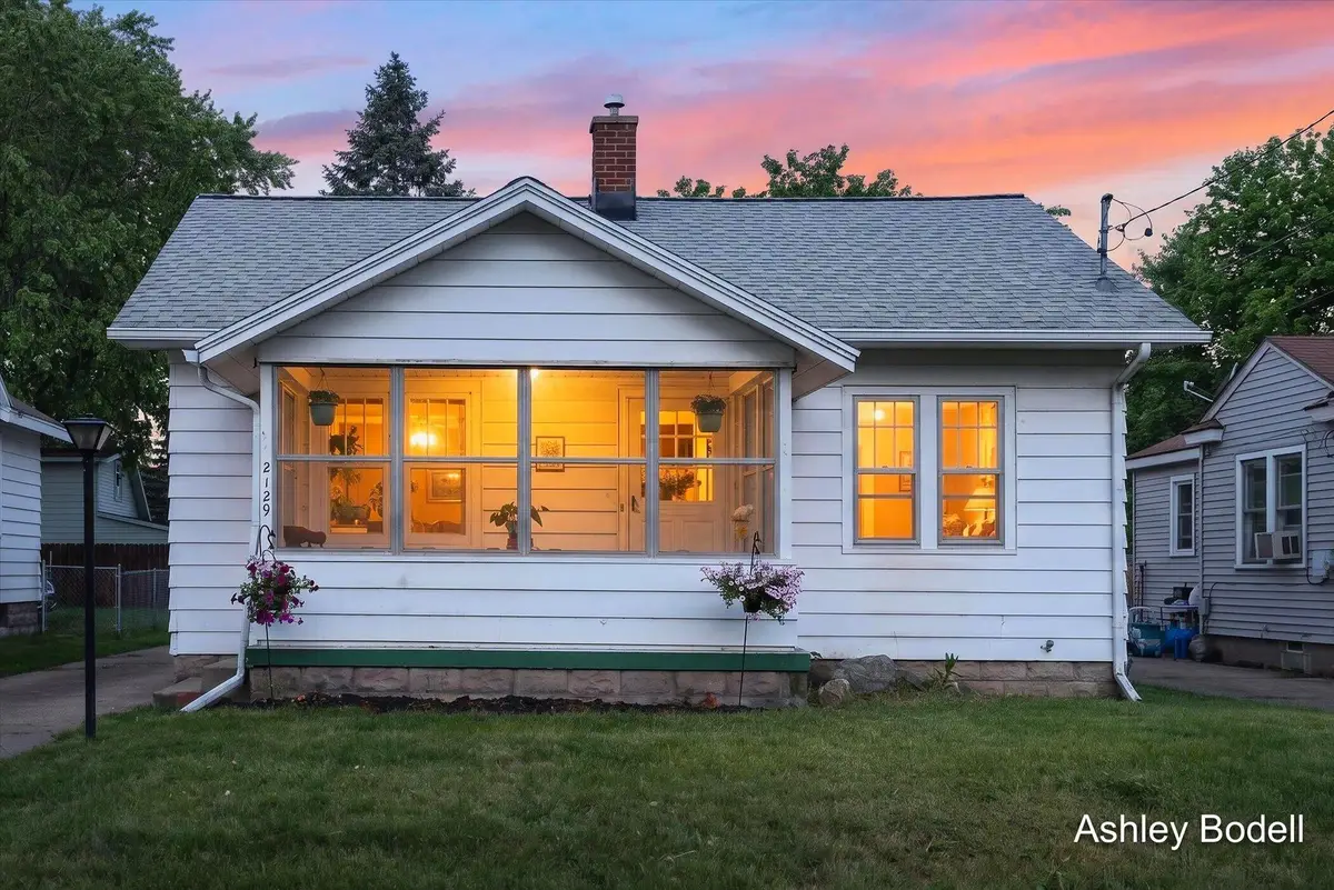 2129 Emerald Avenue Ne, Grand Rapids, MI 49505 - #1