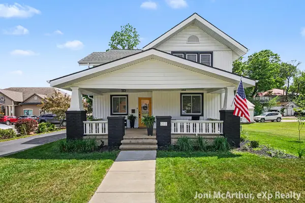 211 W Cass Street, Greenville, MI 48838