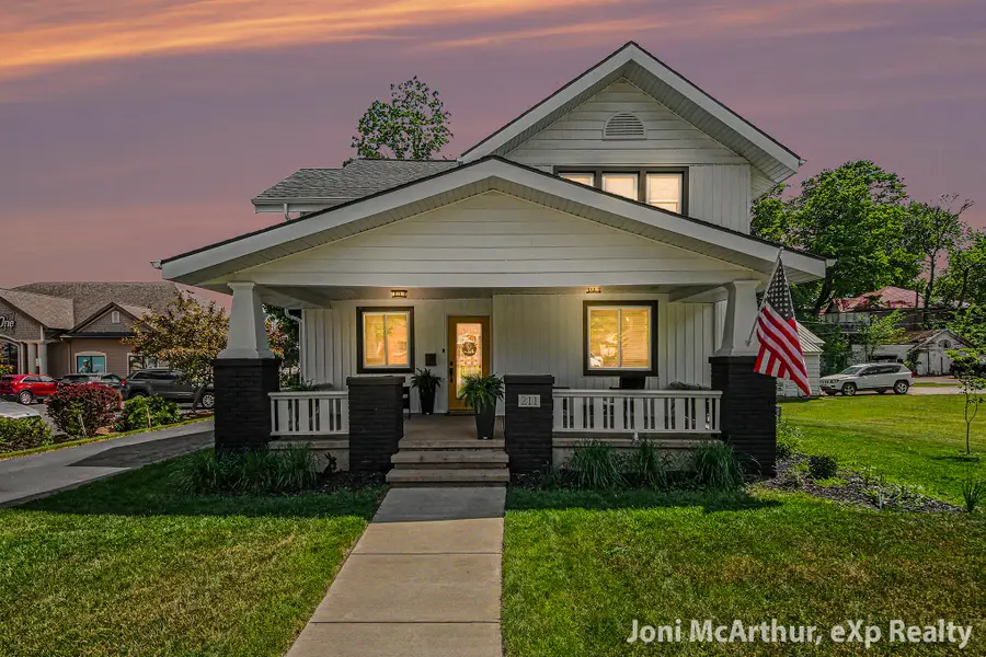 211 W Cass Street, Greenville, MI 48838 - #2