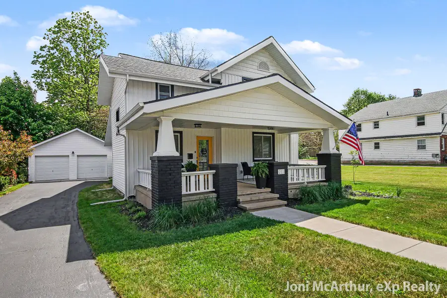 211 W Cass Street, Greenville, MI 48838 - #3