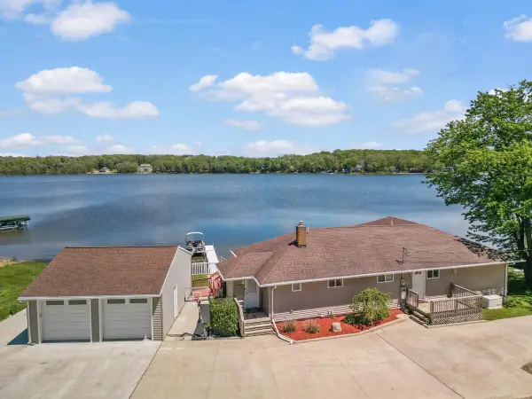 2772 S Wisner Avenue, Fremont, MI 49412