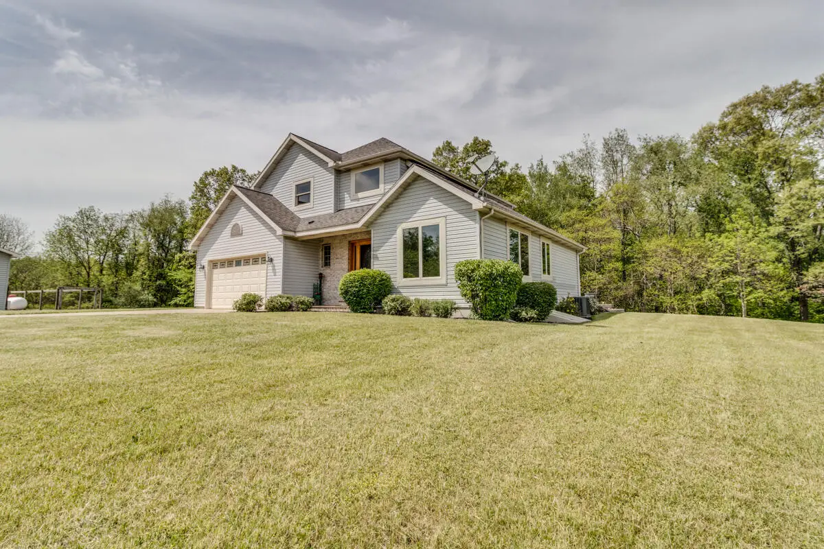 1875 E Dr S, East Leroy, MI 49051 - #1