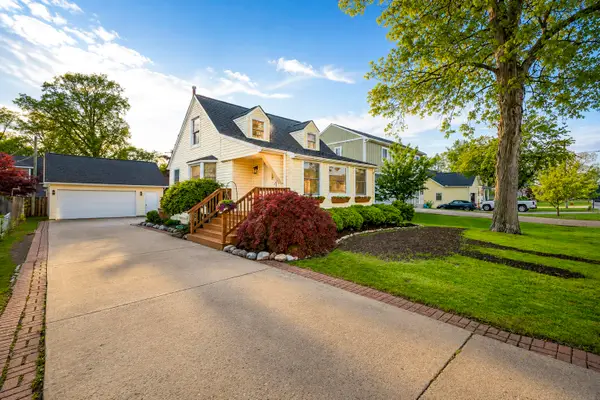 1934 Maddy Lane, Keego Harbor, MI 48320