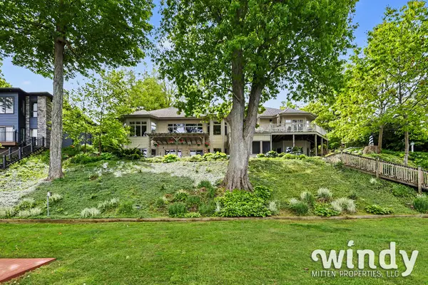 7897 Lakewood Drive, Coloma, MI 49038