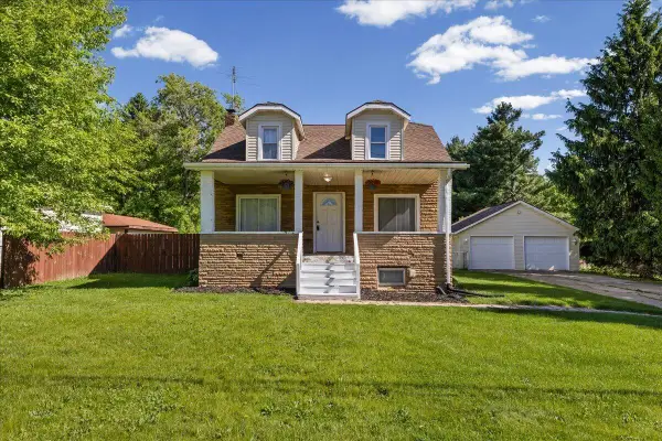 1049 Collier Road, Auburn Hills, MI 48326