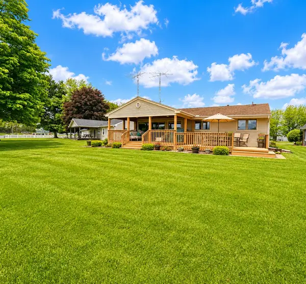 173 S Grand Pointe Drive, Brooklyn, MI 49230