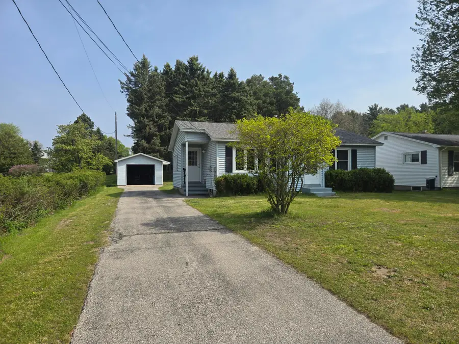 817 E Melendy Street, Ludington, MI 49431 - #3