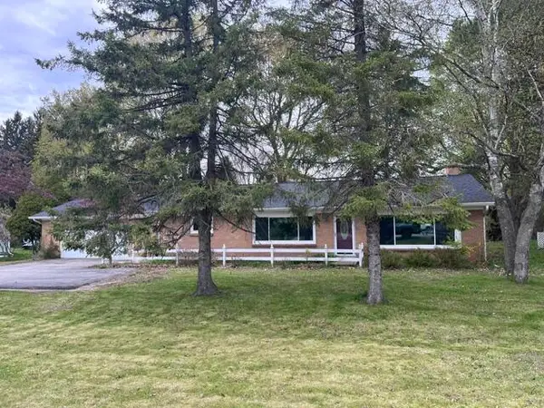 1056 E Parkdale Avenue, Manistee, MI 49660