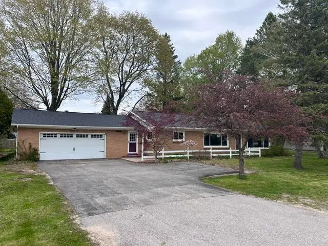 1056 E Parkdale Avenue, Manistee, MI 49660 - #3