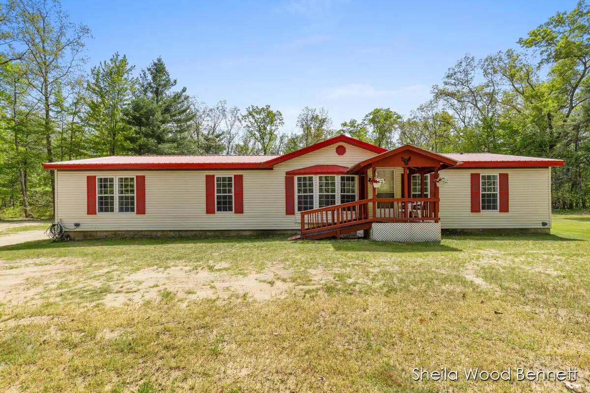 7838 E 80th Street, Howard City, MI 49329 - #1