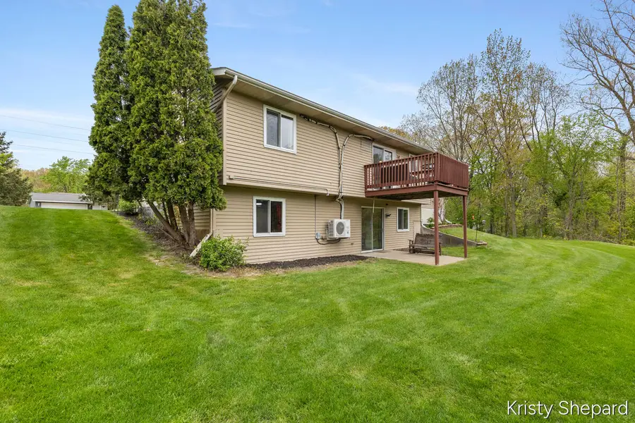 222 York View Place Nw, Comstock Park, MI 49321 - #2