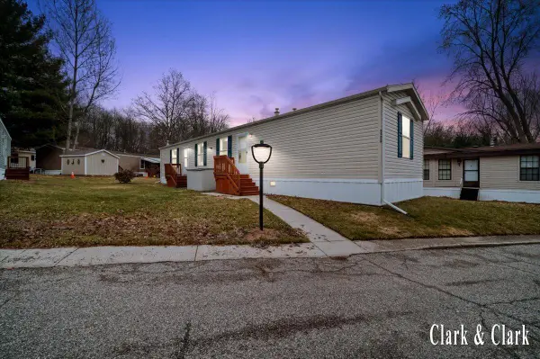 6900 Knottypine Street Ne, Rockford, MI 49341