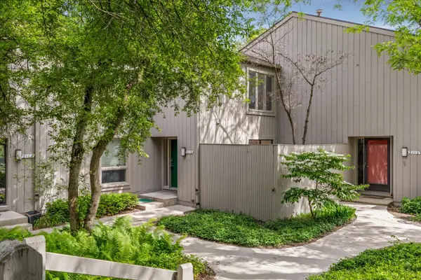 2112 Overlook Court, Ann Arbor, MI 48103