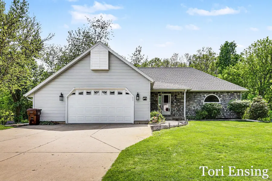 10874 Wildwood Drive, Greenville, MI 48838 - #3