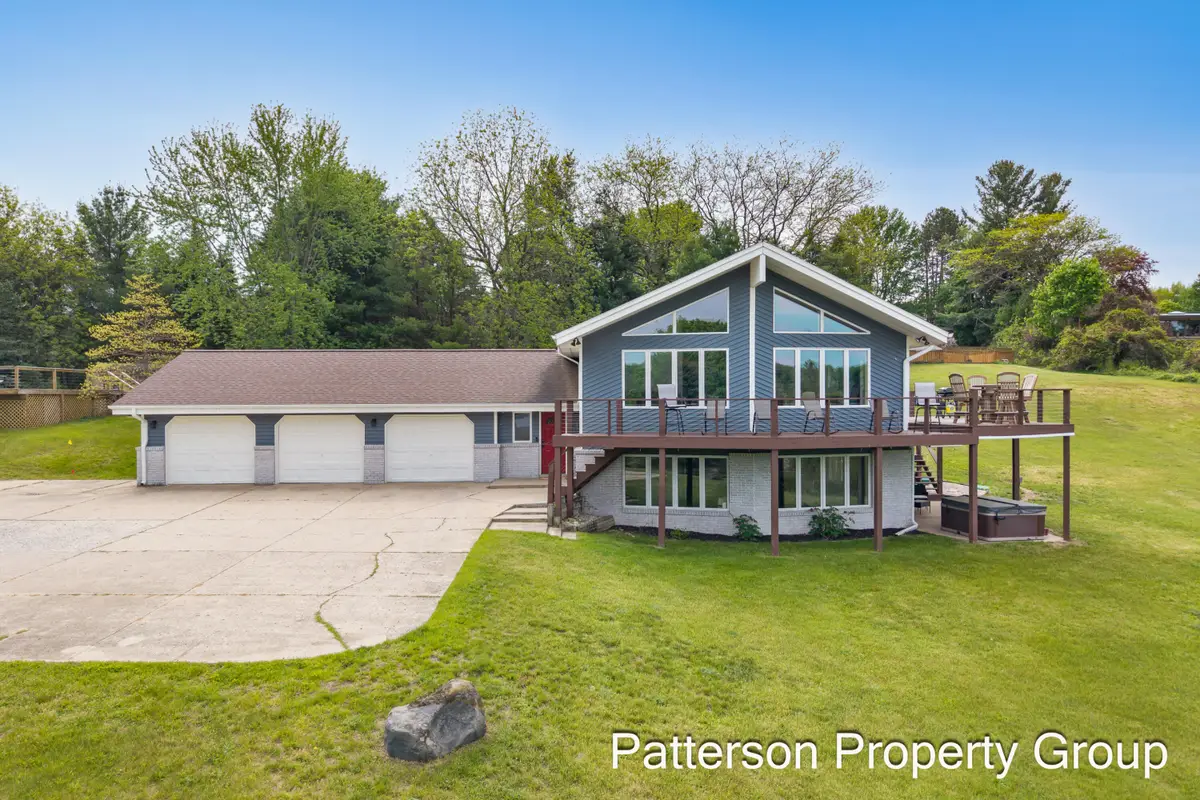 4154 S Sunset Drive, Fremont, MI 49412 - #1