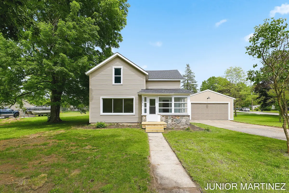 204 N Sherwood Avenue, Plainwell, MI 49080 - #1