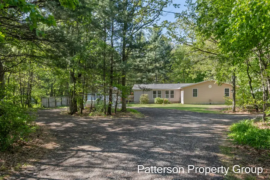 8229 E Apple Avenue, Ravenna, MI 49451 - #2
